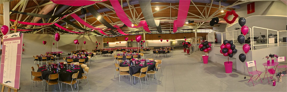 Rose & noir, ballons en colonnes